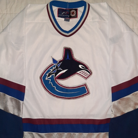 Vintage Canucks Jersey - Picture 1 of 4